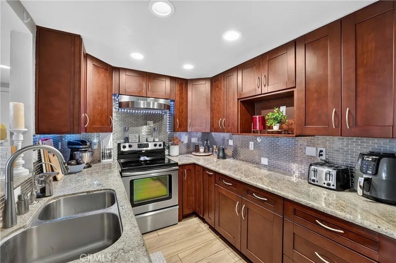 435 W 9th B3