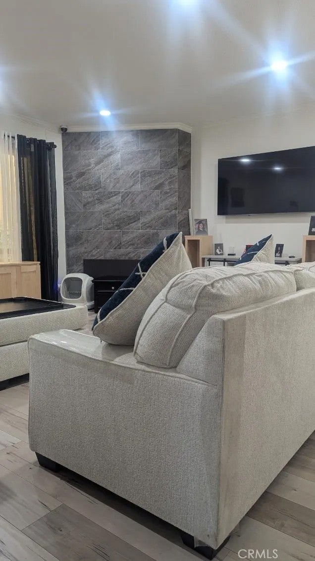 13214 Moorpark 108