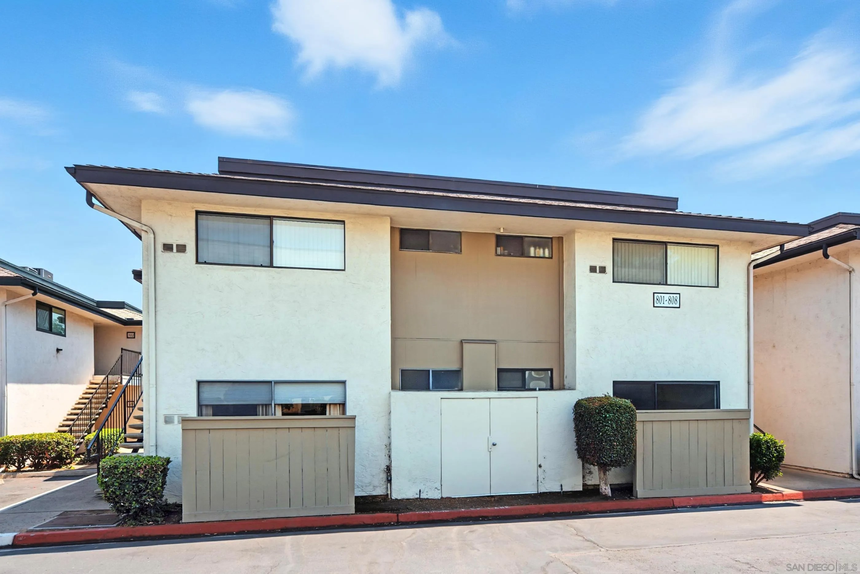 450 W Vermont Ave 807