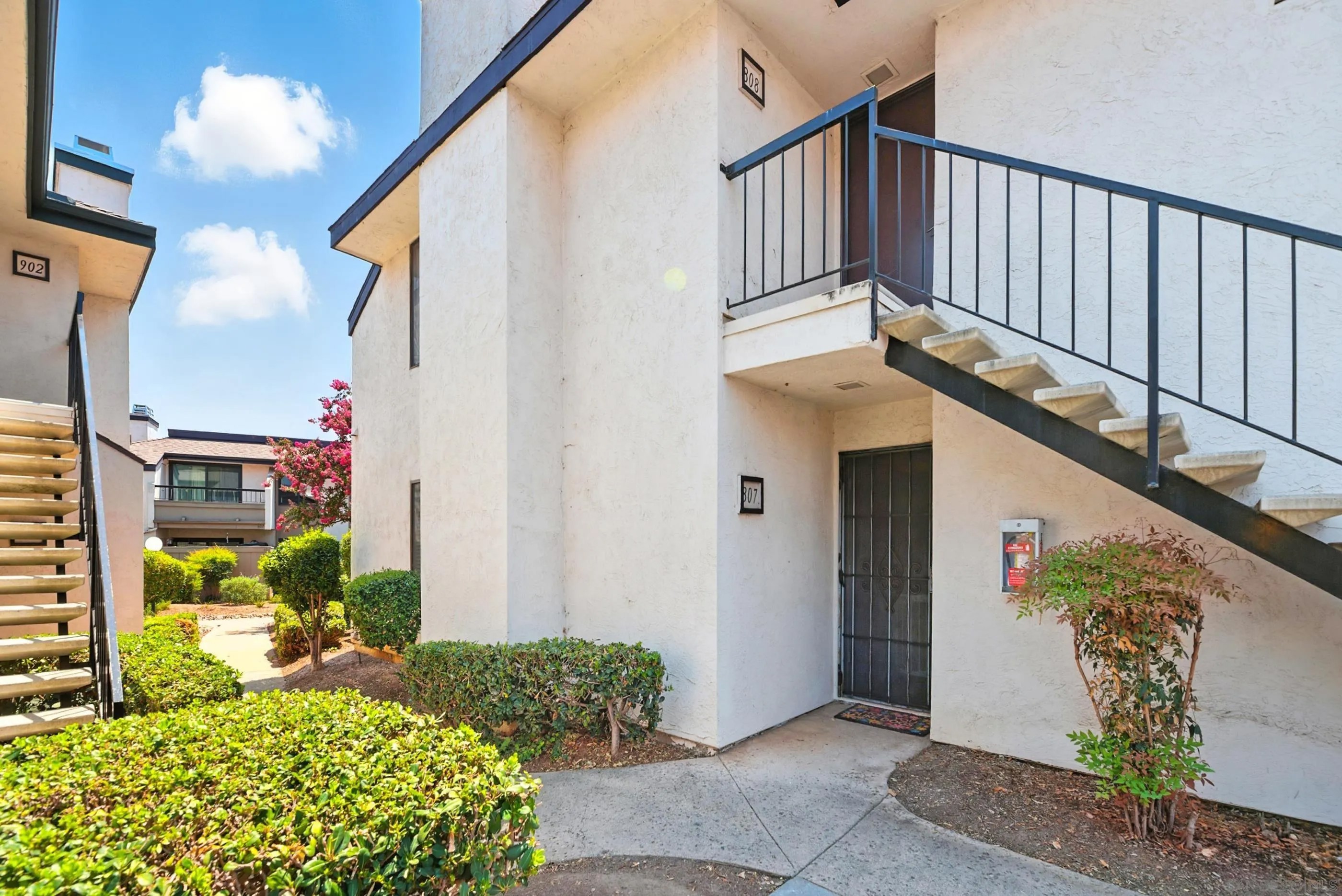 450 W Vermont Ave 807
