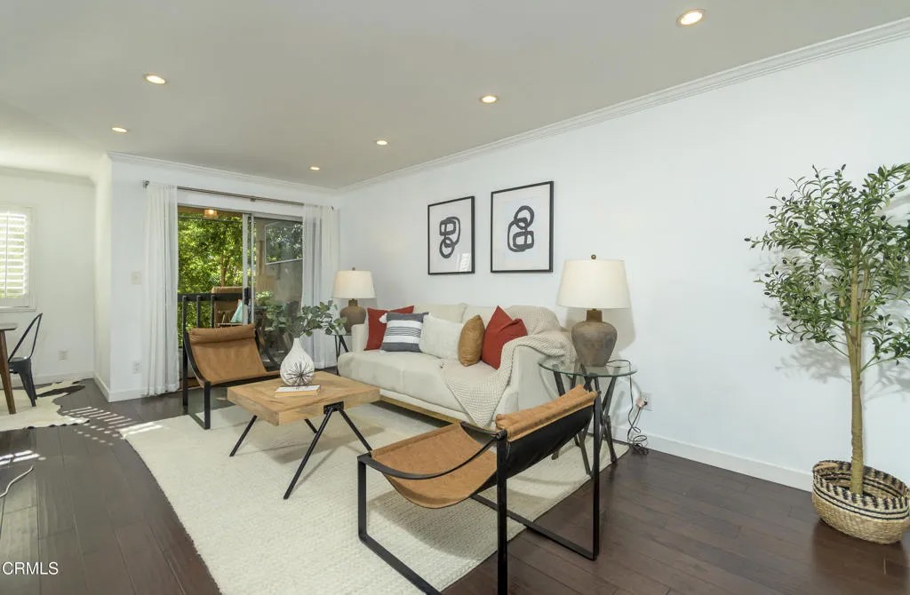 355 S Madison 212