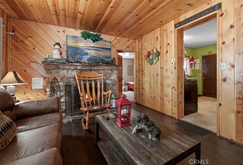 1118 Clubview Drive