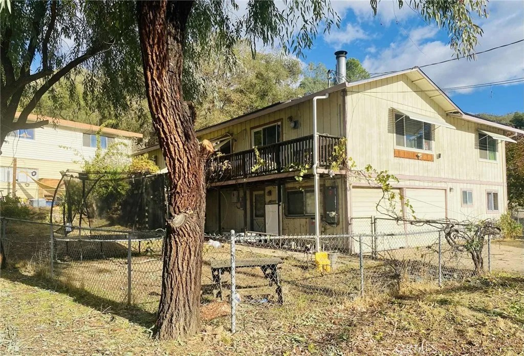 2900 Oakcrest Drive