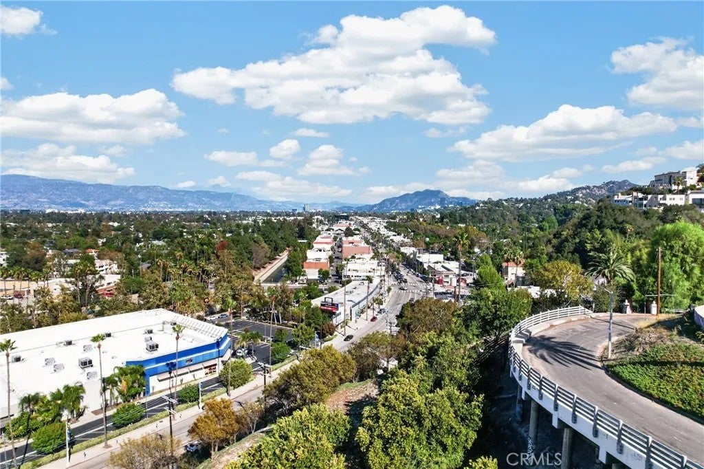 Photo of 4036 Sunswept, Studio City, CA 91604 (MLS # SR26211556)