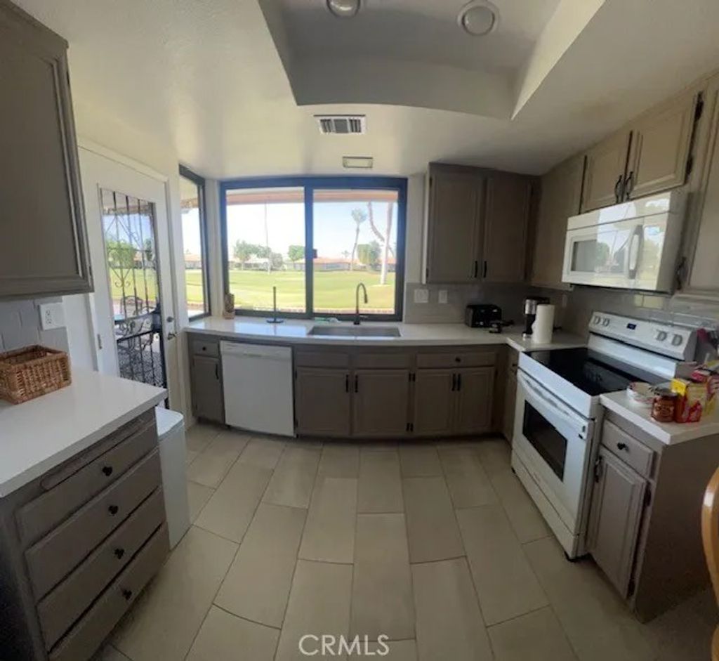 Photo of 8 Padron WAY, Rancho Mirage, CA 92270 (MLS # TR26112681)