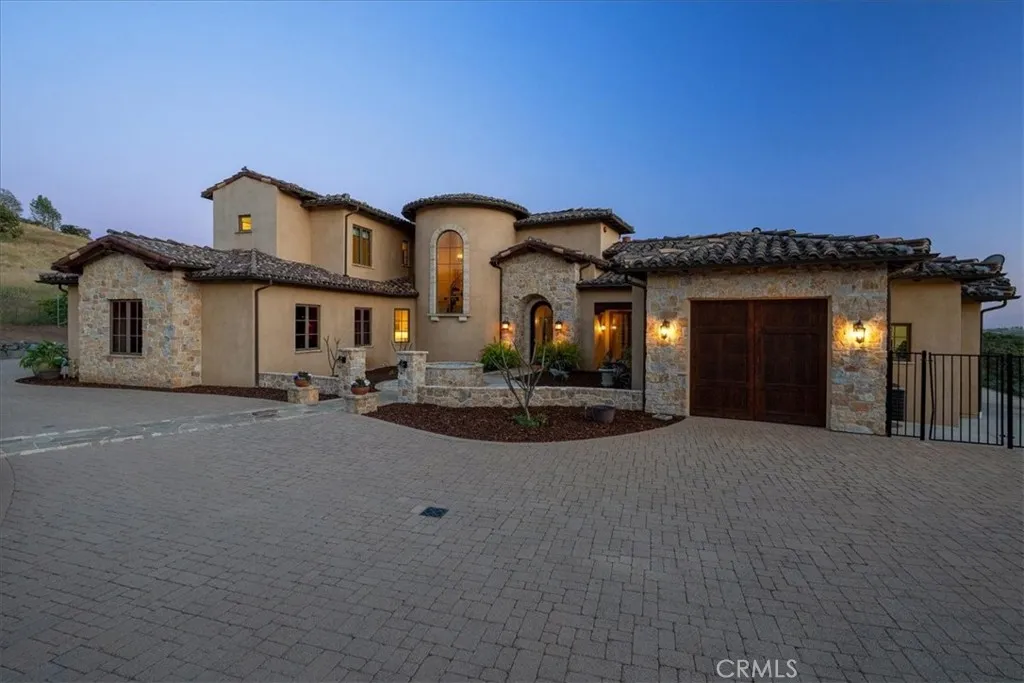 1470 Via Chaparral
