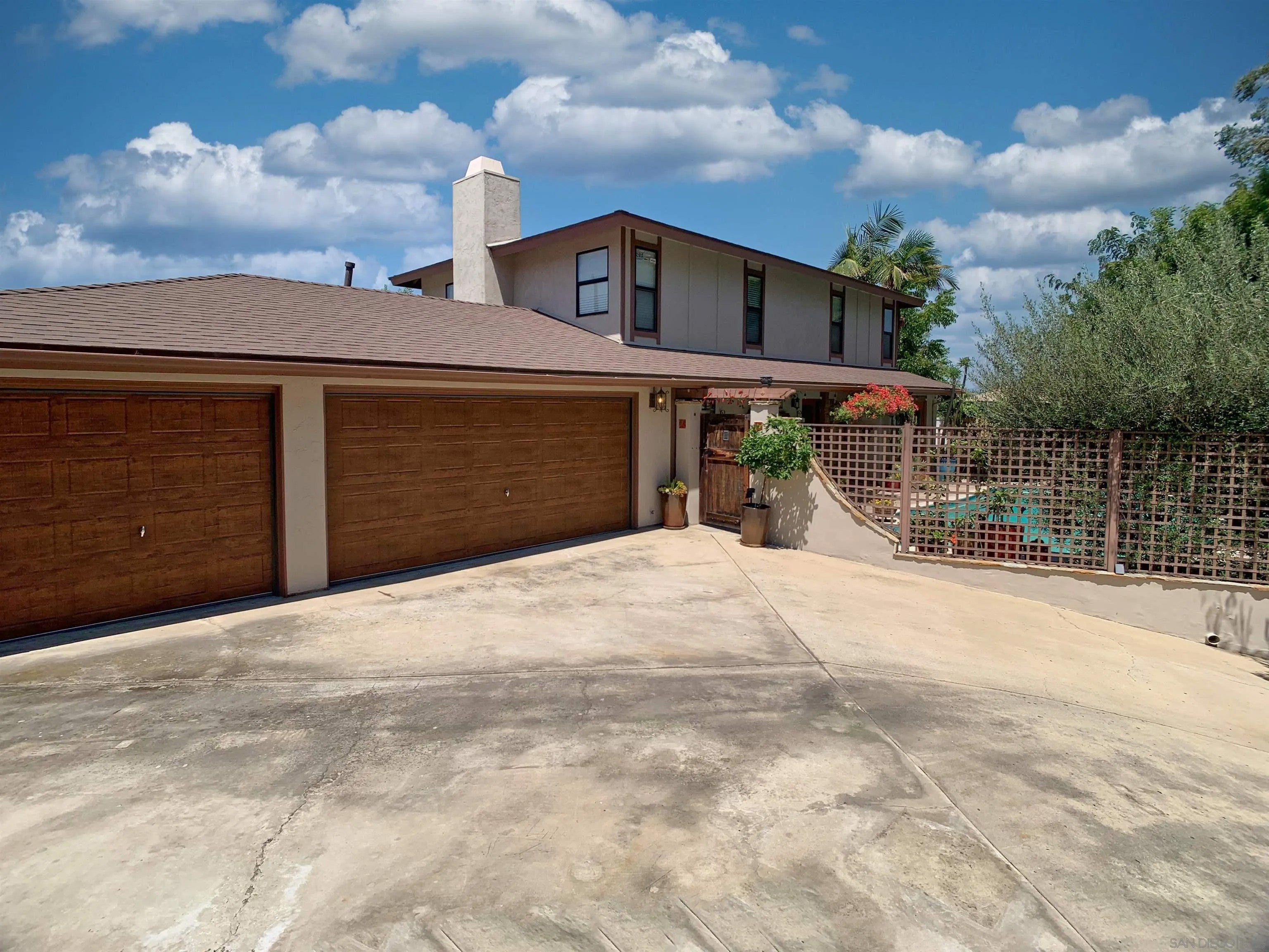 1090 ELLEN LANE