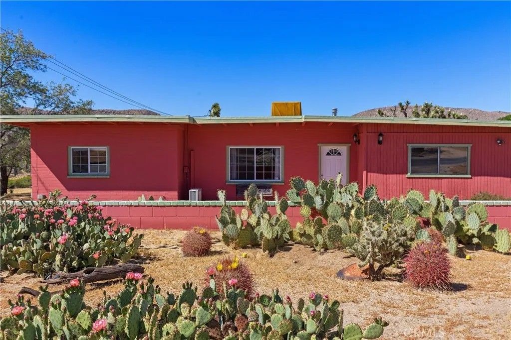 Photo of 55316 Navajo Trl, Yucca Valley, CA 92284 (MLS # JT26084057)