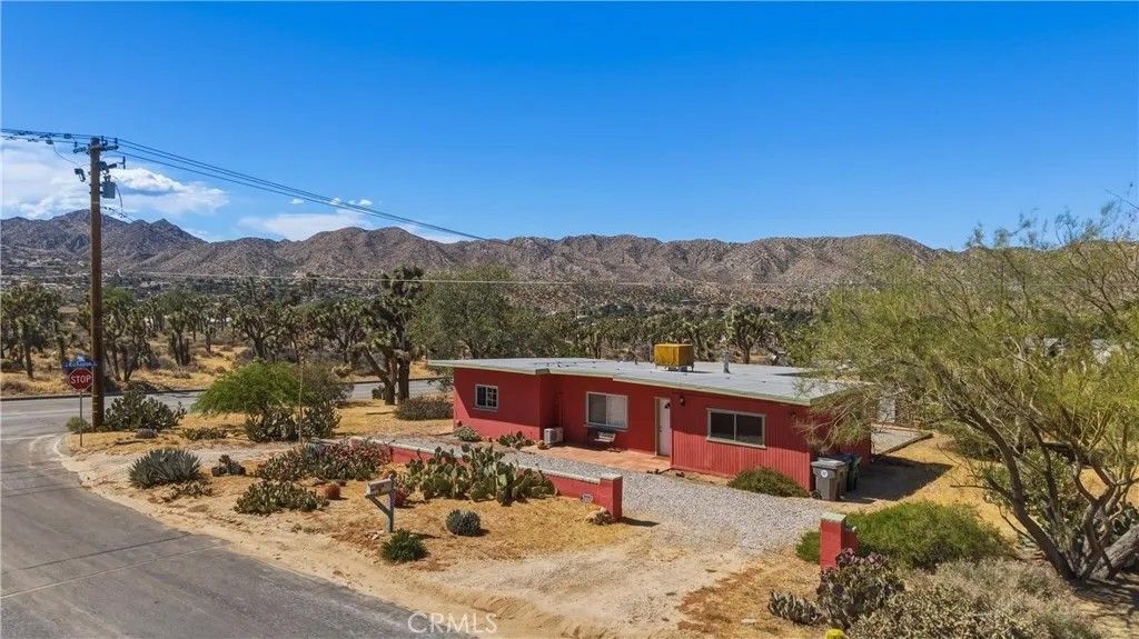 Photo of 55316 Navajo Trl, Yucca Valley, CA 92284 (MLS # JT26084057)