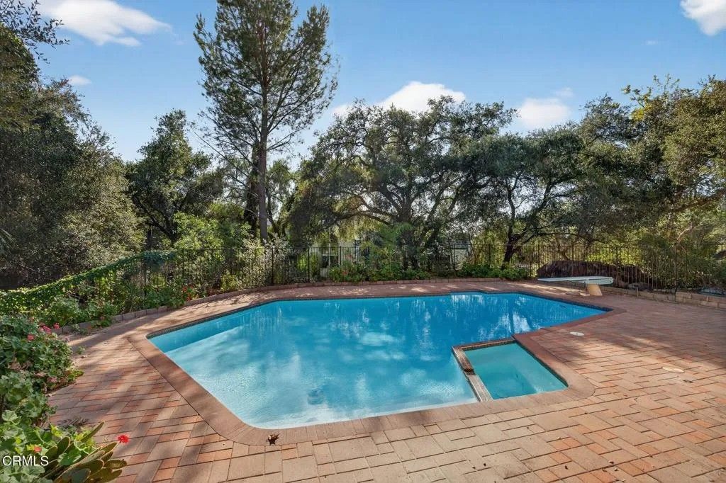 Photo of 2170 Ladera Road, Ojai, CA 93023 (MLS # V1-34486)