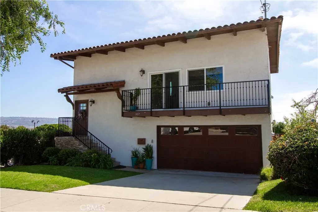 807 El Redondo Avenue