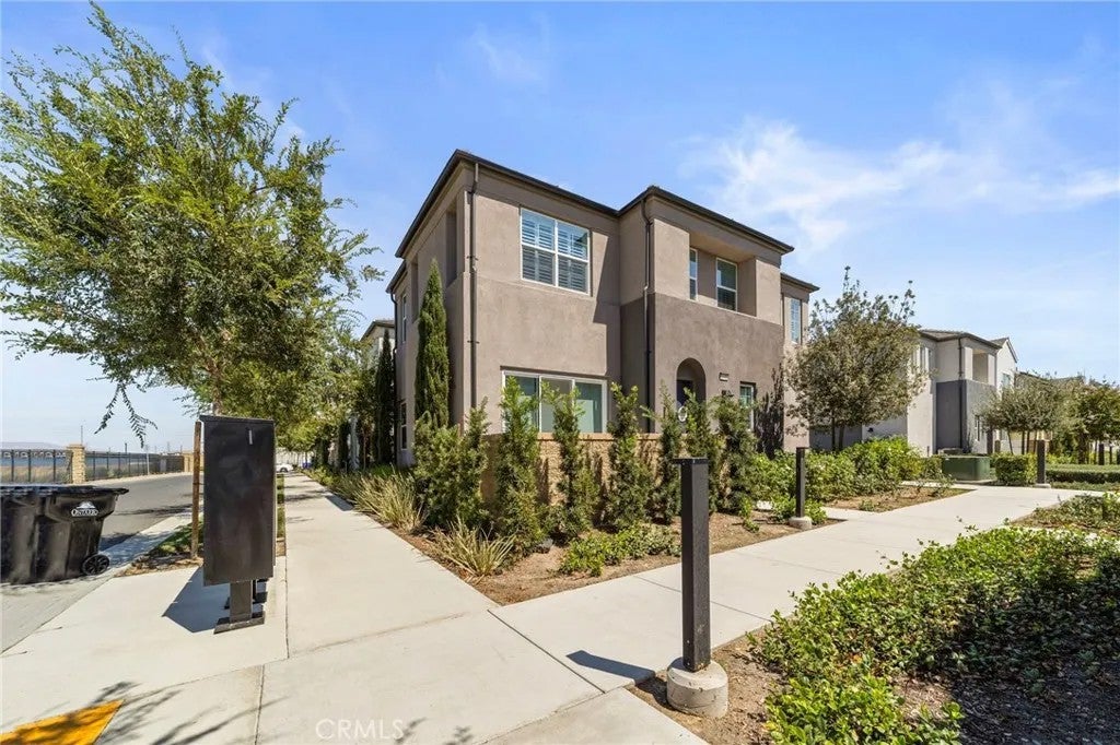 2502 E Stanley Paseo