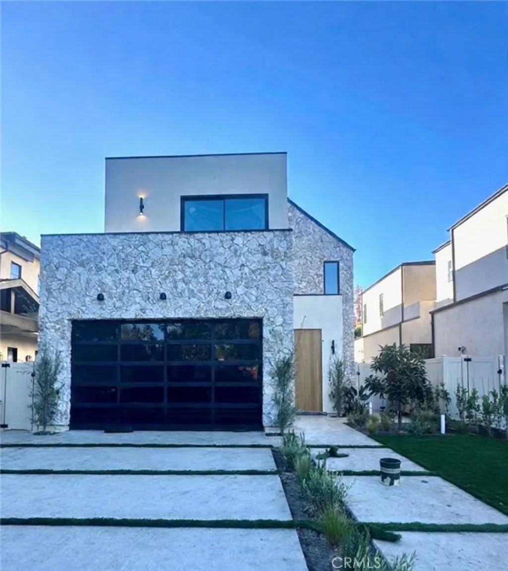 Photo of 4619 Atoll Avenue, Sherman Oaks, CA 91423 (MLS # SR26012659)