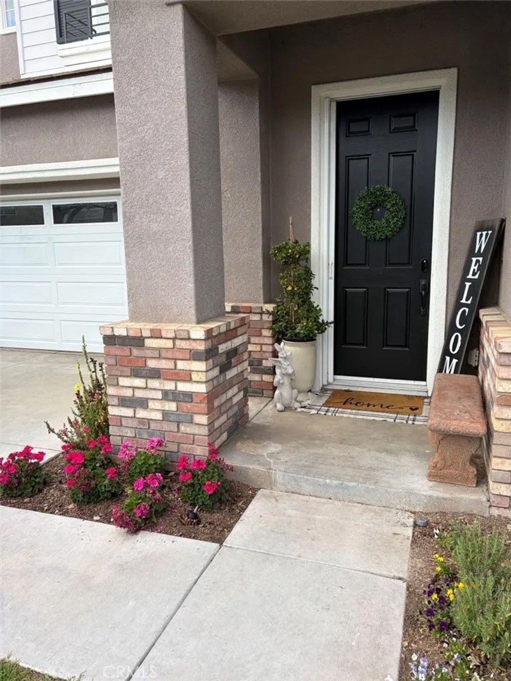 Photo of 24217 English Rose Pl, Valencia, CA 91354 (MLS # SR26071252)