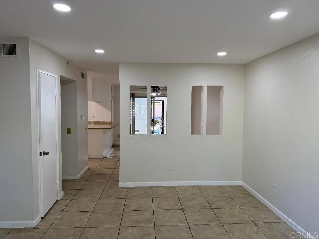 749 S Mollison Avenue 4