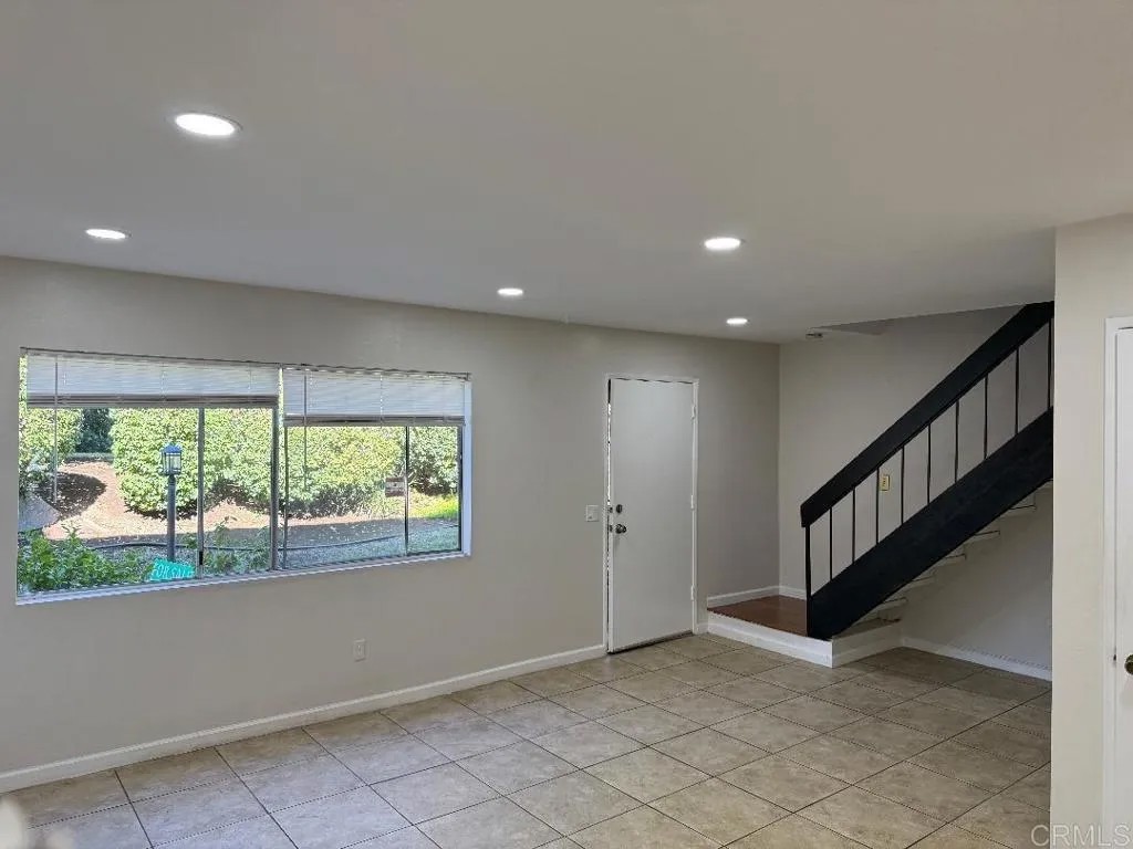 749 S Mollison Avenue 4