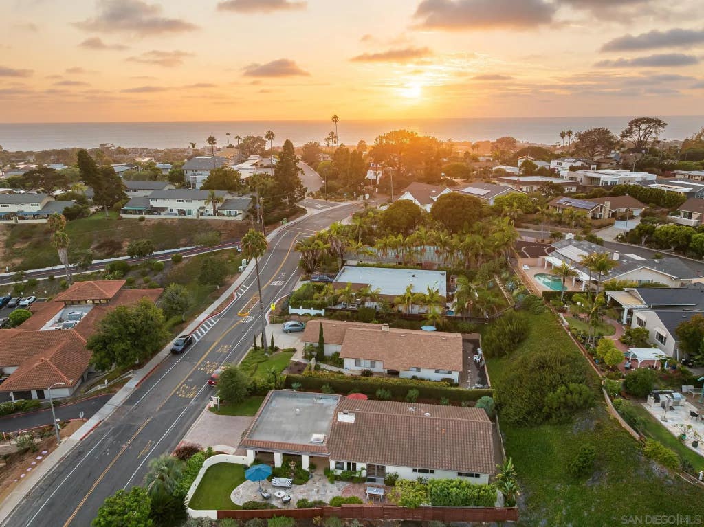 Photo of 630 S Nardo AVE, Solana Beach, CA 92075 (MLS # 260019151)