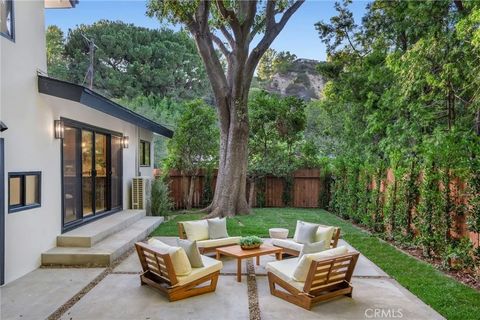 Tiny photo for 14457 Glorietta Drive, Sherman Oaks, CA 91423 (MLS # SR25246032)