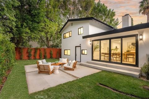Tiny photo for 14457 Glorietta Drive, Sherman Oaks, CA 91423 (MLS # SR25246032)