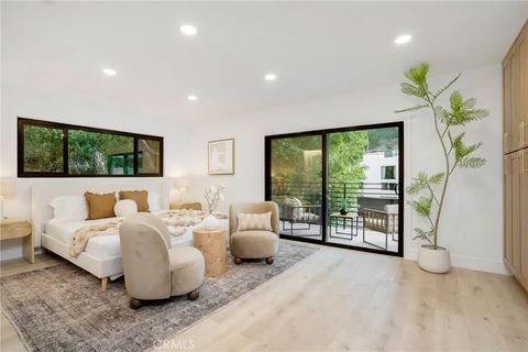 Tiny photo for 14457 Glorietta Drive, Sherman Oaks, CA 91423 (MLS # SR25246032)