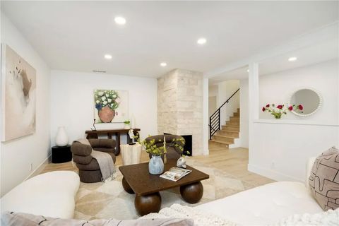 Tiny photo for 14457 Glorietta Drive, Sherman Oaks, CA 91423 (MLS # SR25246032)