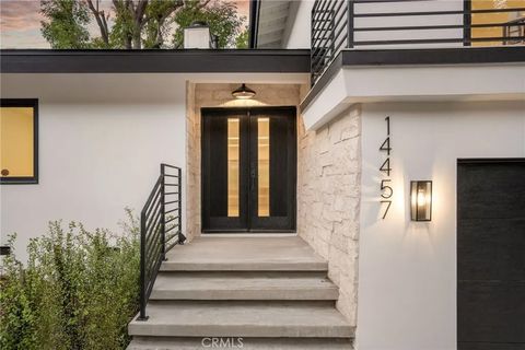 Tiny photo for 14457 Glorietta Drive, Sherman Oaks, CA 91423 (MLS # SR25246032)
