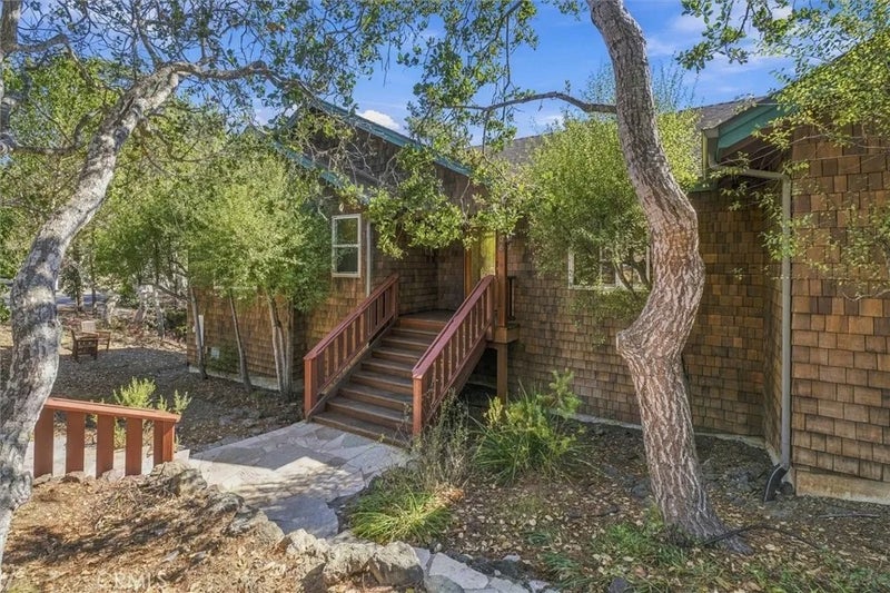 1086 Hillcrest