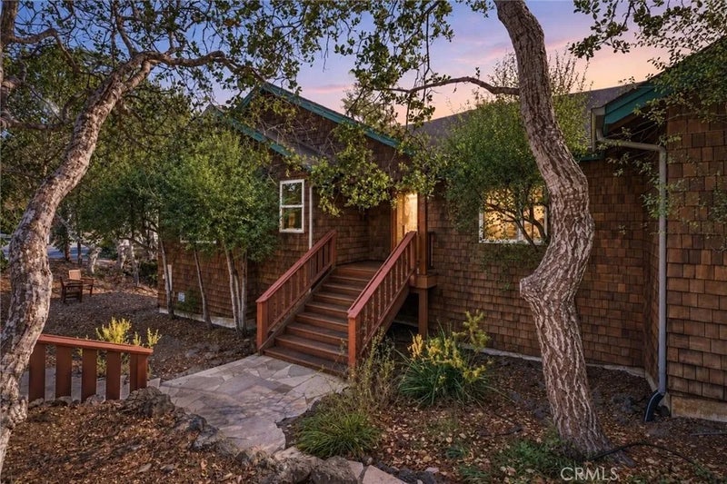 1086 Hillcrest