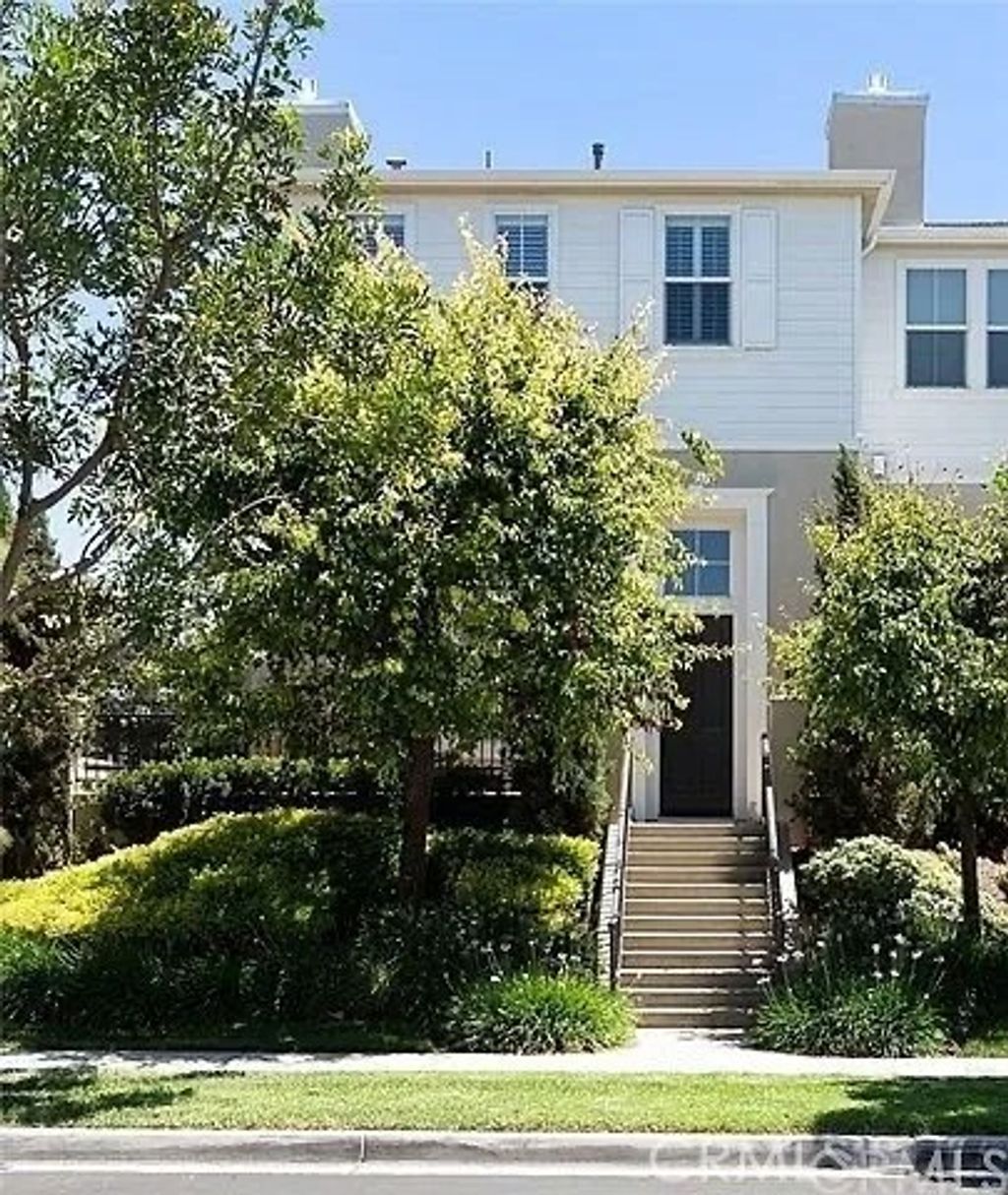 Photo of 68 Fringe Tree, Irvine, CA 92606 (MLS # SR26003428)