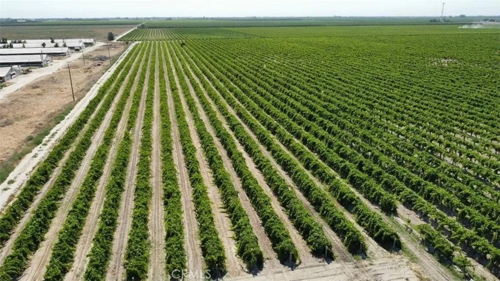 Photo of 1 S Plumas, Kerman, CA 93630 (MLS # FR26118841)