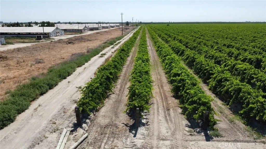 Photo of 1 S Plumas, Kerman, CA 93630 (MLS # FR26118841)