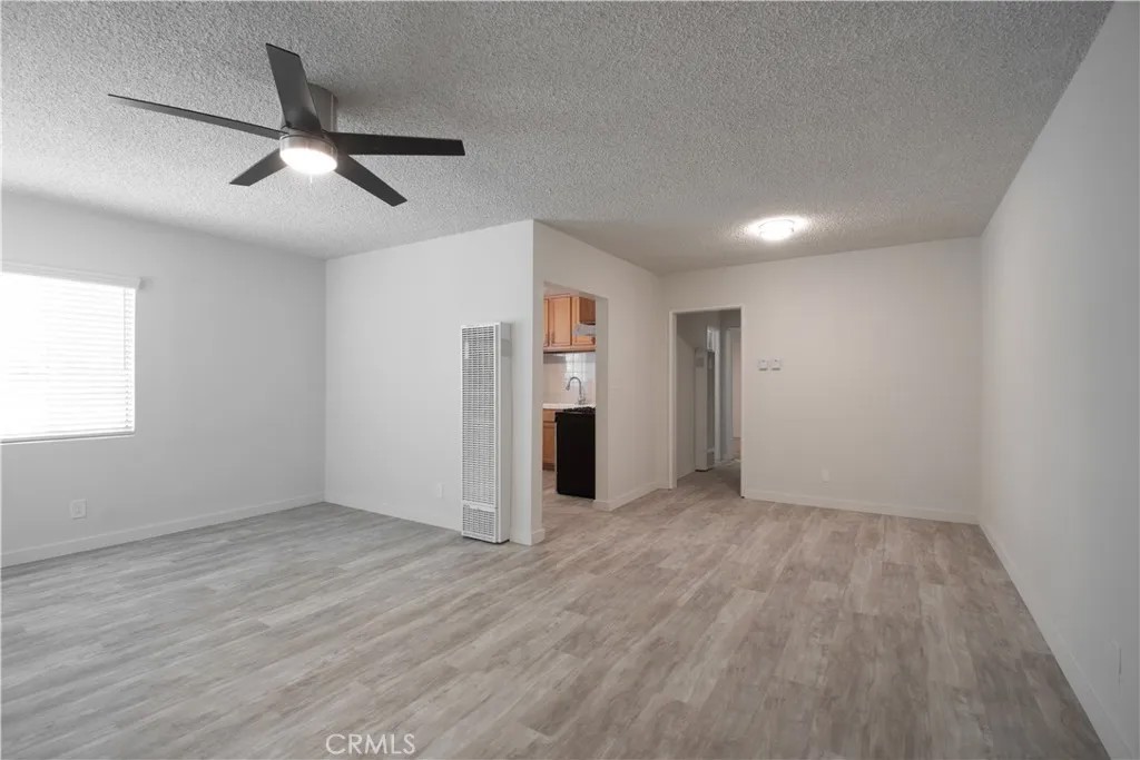 906 E Imperial