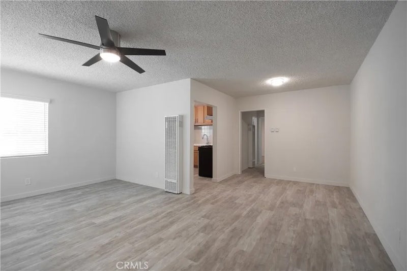 906 E Imperial