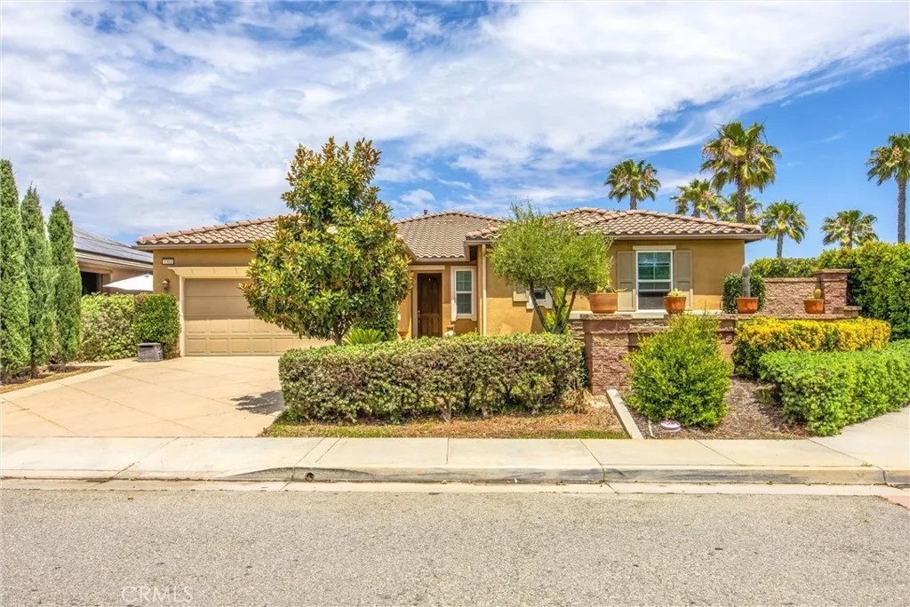 1302 Tulip East