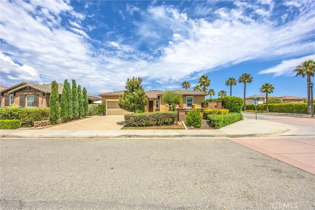 1302 Tulip East