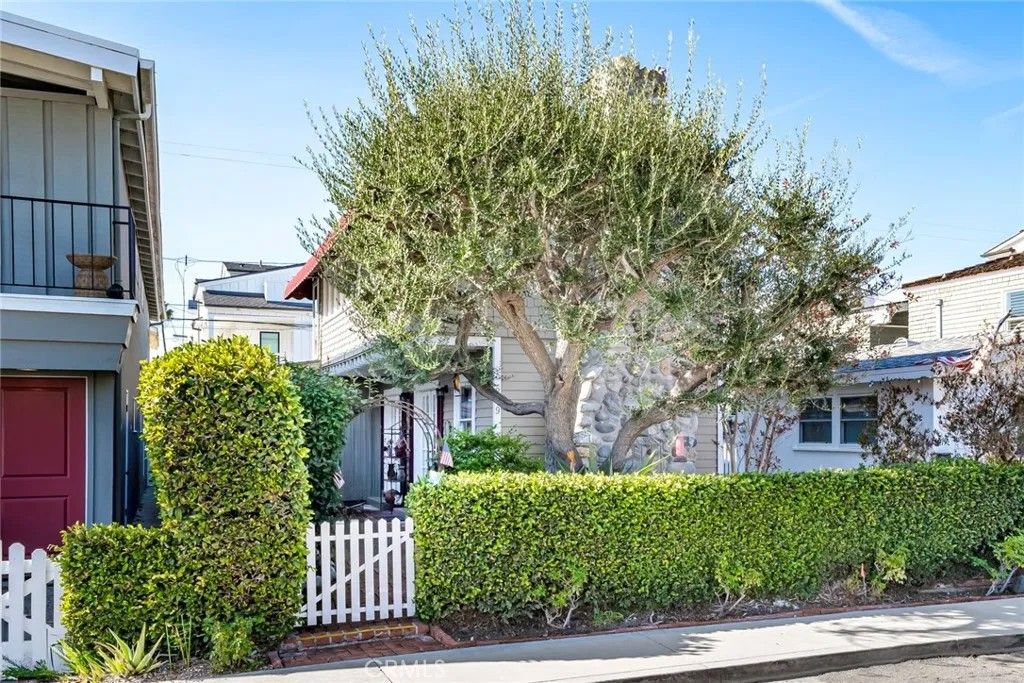 Photo of 209 Ruby Ave, Newport Beach, CA 92662 (MLS # PW25266768)