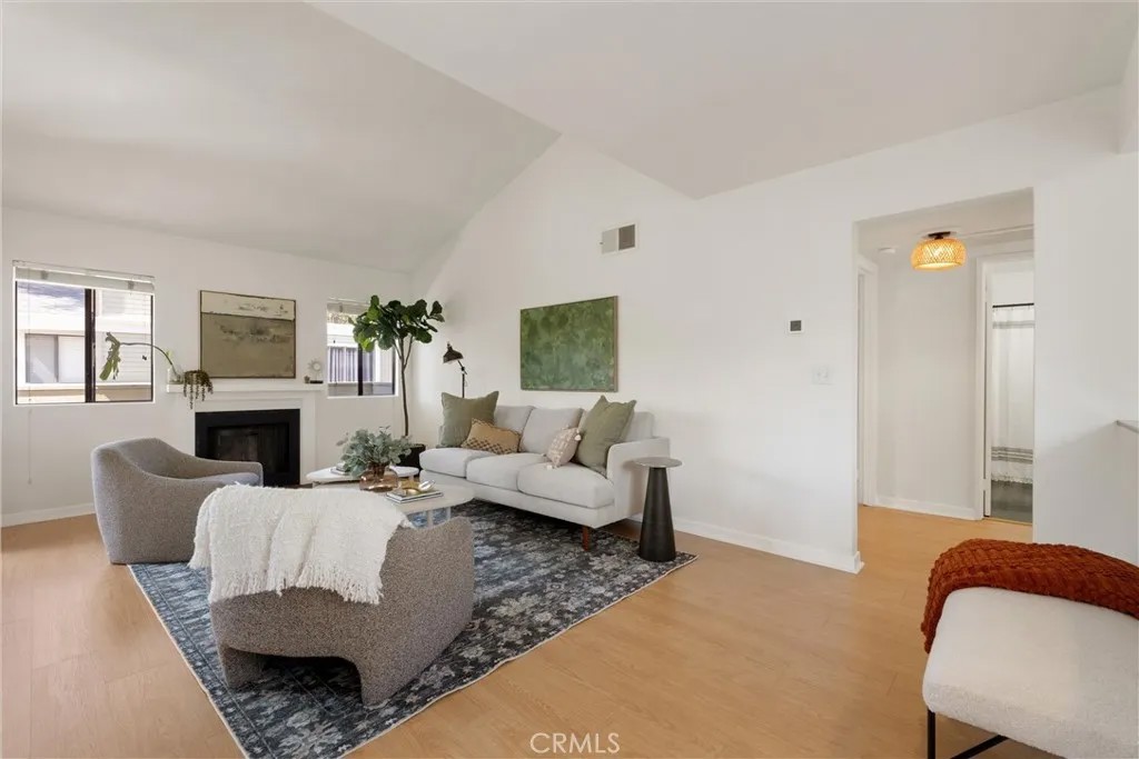 22133 Burbank Blvd #5 5