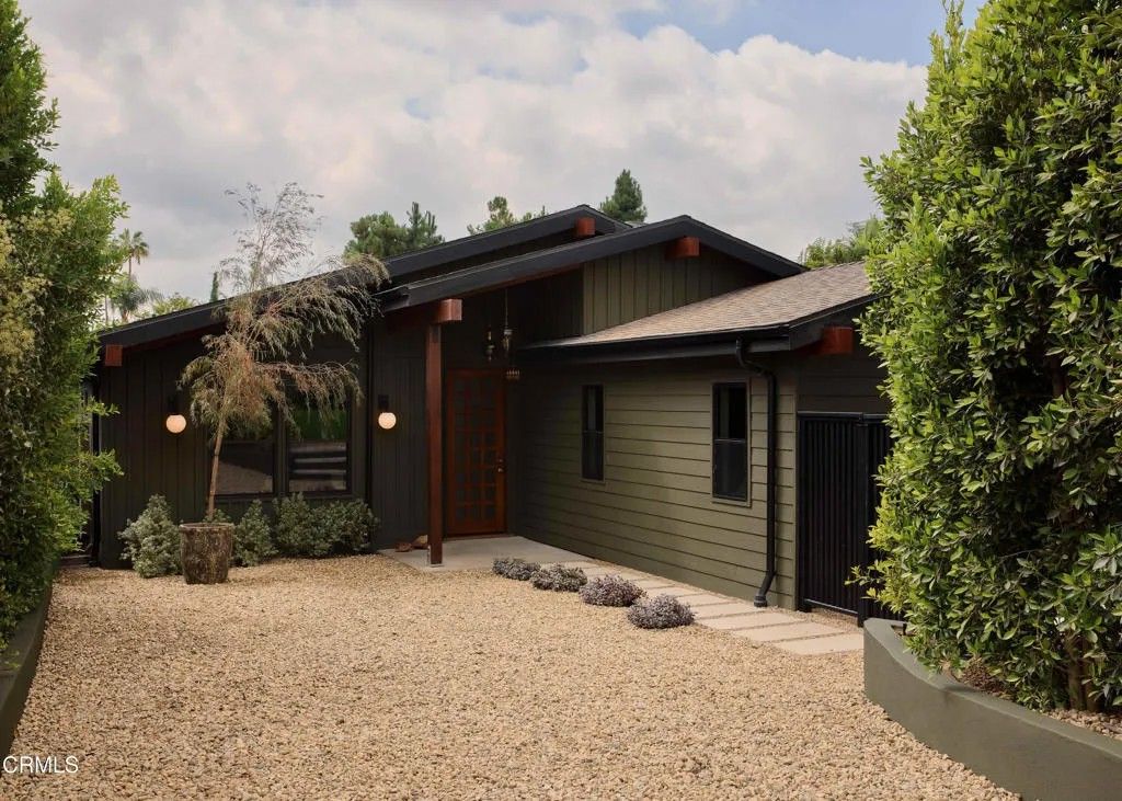 Photo of 12406 La Maida Street, Los Angeles, CA 91607 (MLS # P1-25221)