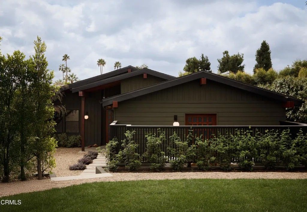 Photo of 12406 La Maida Street, Los Angeles, CA 91607 (MLS # P1-25221)