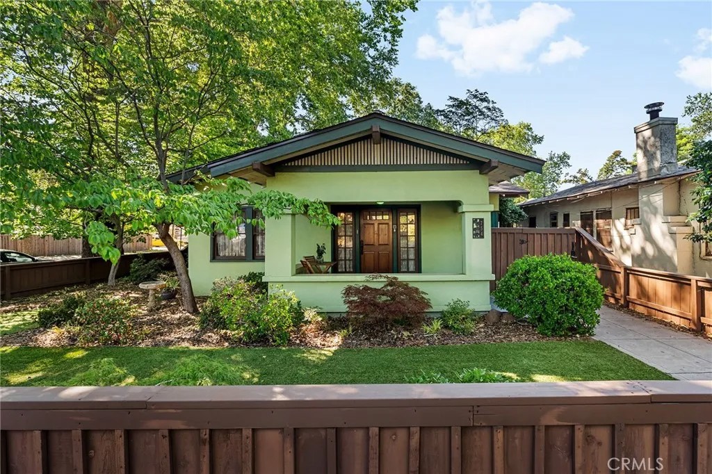 754 E 8th