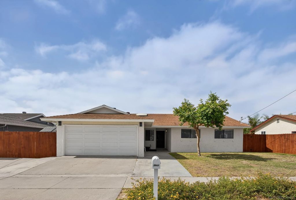Photo of 3907 Genine Dr, Oceanside, CA 92056 (MLS # 2600589)