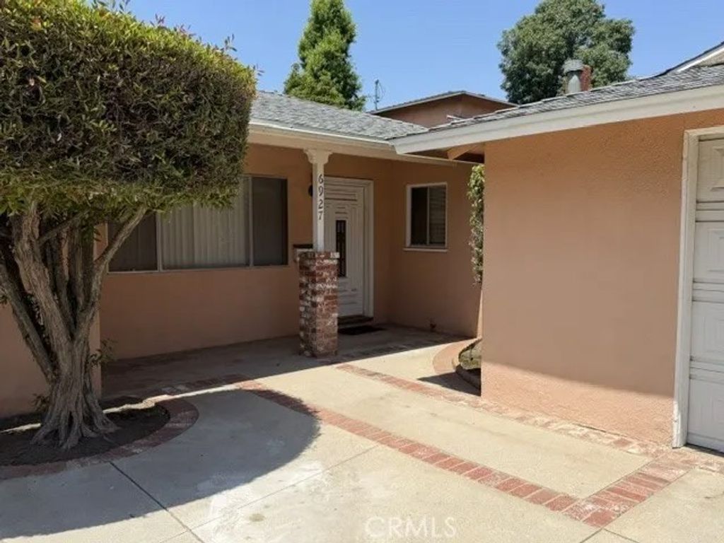 Photo of 6927 Costello AVE, Van Nuys, CA 91405 (MLS # SR26101202)