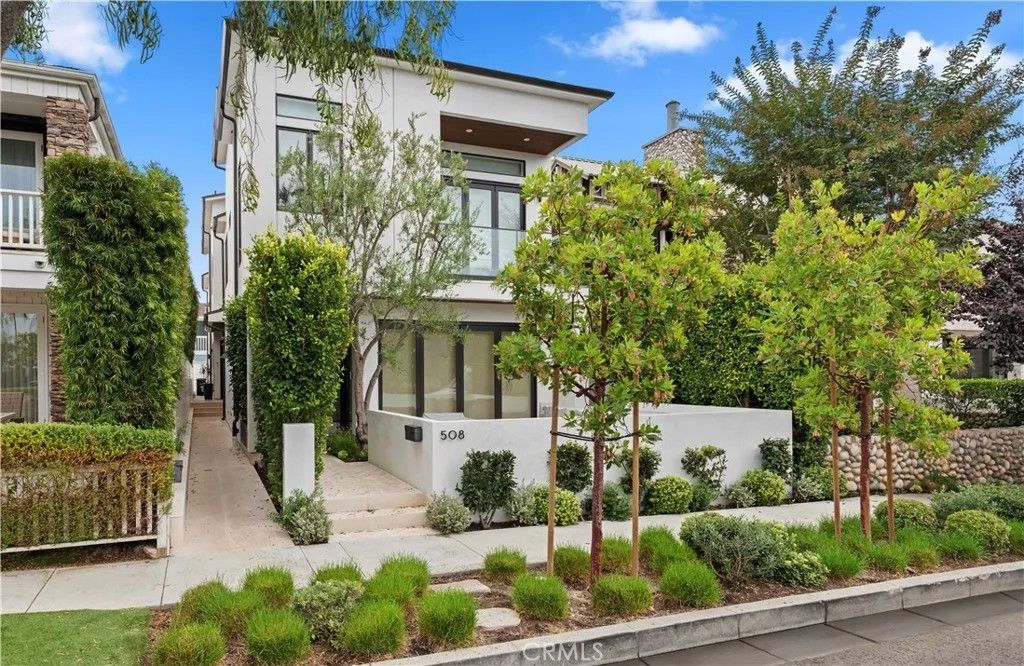 Photo of 508 Acacia Ave, Corona Del Mar, CA 92625 (MLS # NP26008133)