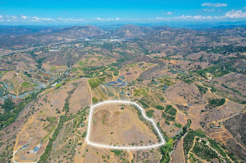 Photo of Along Ordway Road, Fallbrook, CA 92028 (MLS # 250040710)