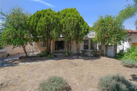Photo of 611 S Sparks Street, Burbank, CA 91506 (MLS # BB26083219)