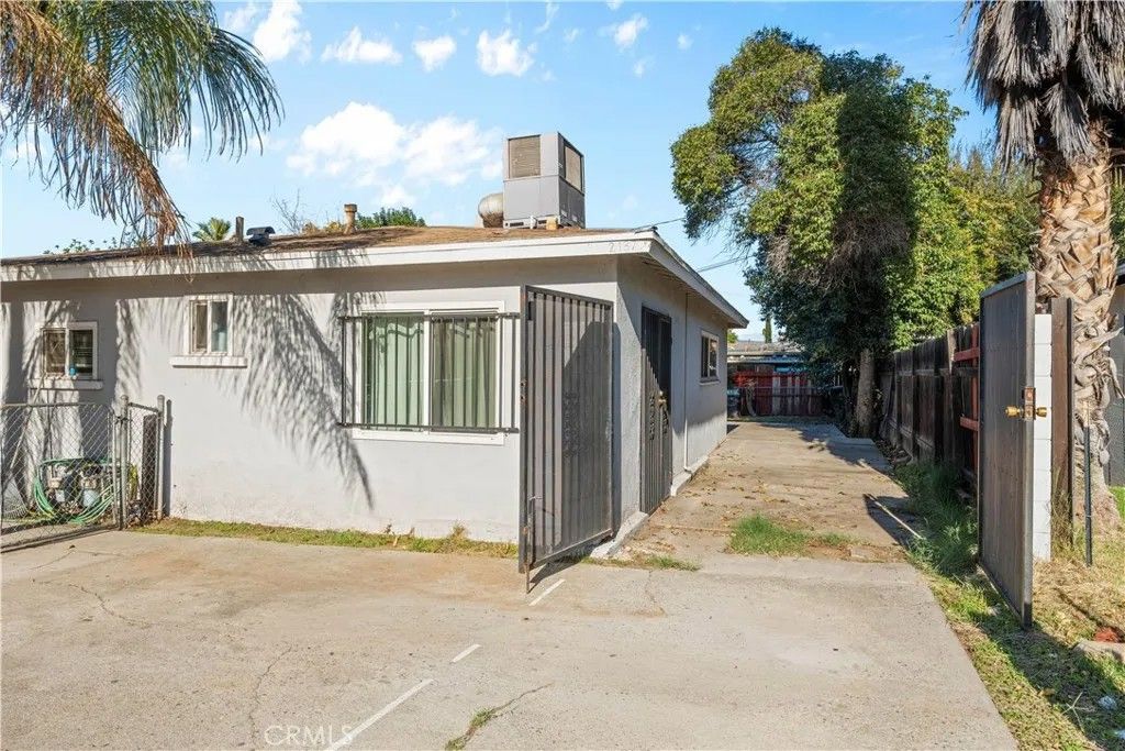 Photo of 2135 Down St, Riverside, CA 92507 (MLS # IG25279052)