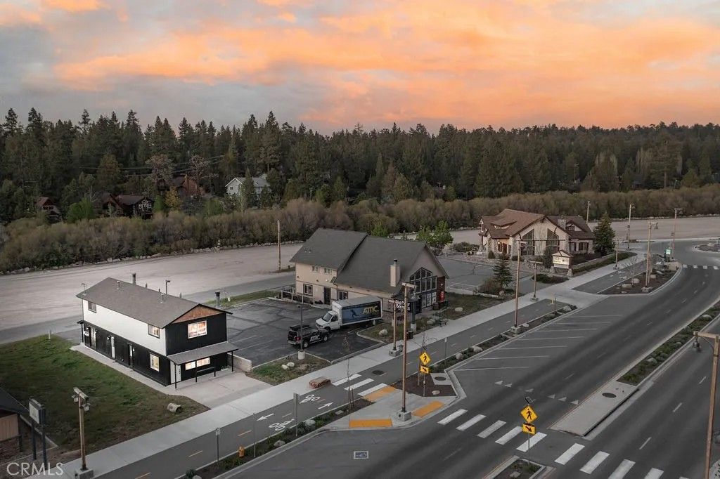 Photo of 42692 Moonridge Road, Big Bear Lake, CA 92315 (MLS # IG26084335)