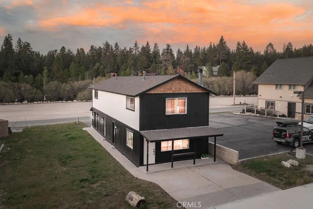 Photo of 42692 Moonridge Road, Big Bear Lake, CA 92315 (MLS # IG26084335)