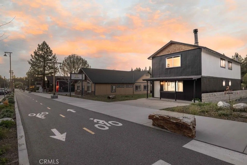 Photo of 42692 Moonridge Road, Big Bear Lake, CA 92315 (MLS # IG26084335)