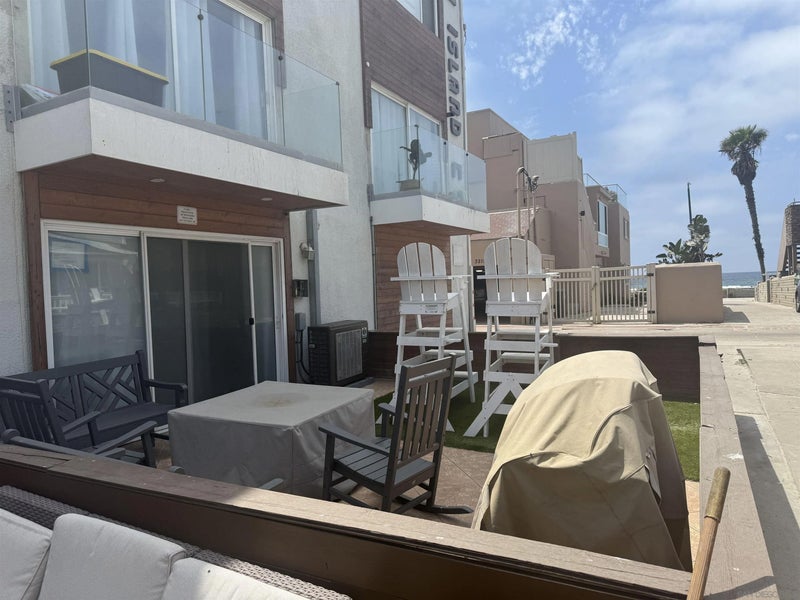 711 Island Ct 1